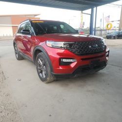 2022 Explorer Xlt 4 Cyl. Like New Clean Tittle