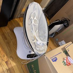 4 Moms Mamaroo