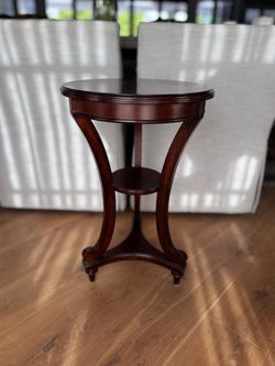 Round Mahogany Accent Side Table
