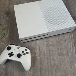 XBOX Series One S - 500 GB: Like New PERFECT condition