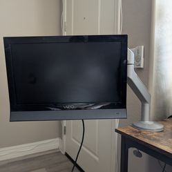 18 inch Vizio screen and humanscale support arm