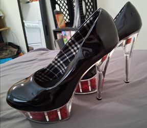 STILETTOS 6" BLK PATENT LEATHER ROSE sz 9