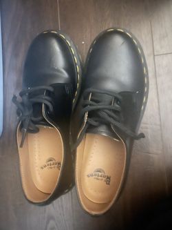 Like New Dr. Martens Size 6 W
