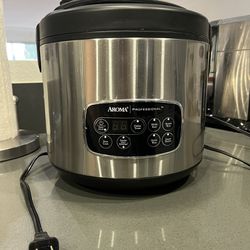 Aroma Rice Cooker & Food Steamer for Sale in Los Angeles, CA