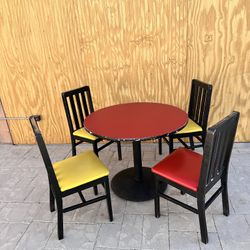 table and chairs 