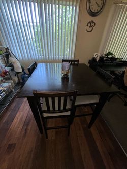 High 4-Seat Dining Table