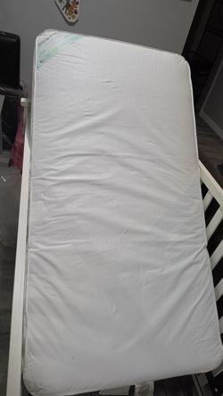 New Baby Adele 3-1 convertible crib with NEW Kolcraft Pediatric Mattress