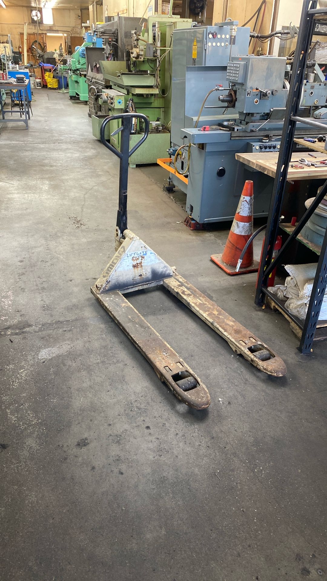 Crown Pallet Jack 48”x 27” Forks