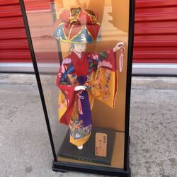 “Vintage Japanese Geisha Doll in Glass Case – Silk Kimono Display – Asian Decor” top class missing