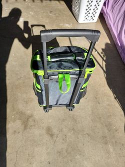 Cooler With Wheels 30cans