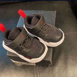 Gently used Adidas shoes size 5K