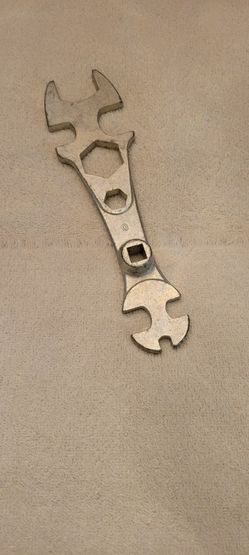 Vintage Welding Tank Gas Valve 9 Way Wrench 