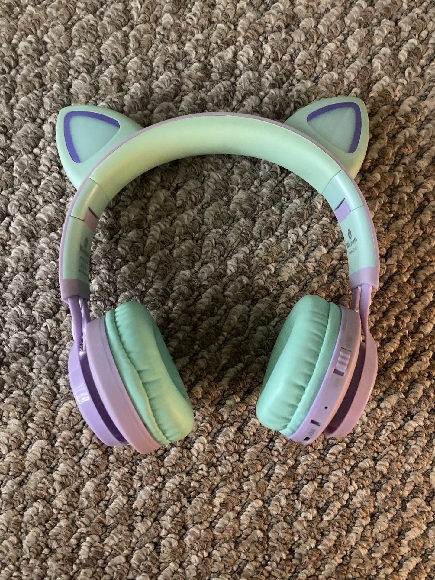 Wireless Headphones with Cat Ears