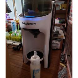 BRAND NEW IN THE BOX Baby Brezza Advanced Pro Dispenser 