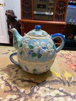 Tetera y Taza Vintage “Tea For One” – Pieza de Colección – Diseño Floral en Relieve