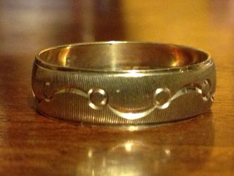 10k solid gold fancy ring size 9 1/2 grams 2.1