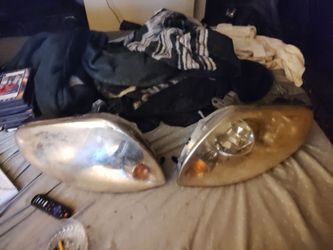 Infinity G35 headlights one with the ballast and the other one without both driver and passenger