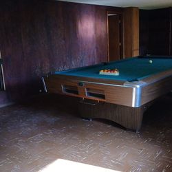 SUPER DEAL!! Beautiful GANDY Pool Table 9 Ft, Slate $400!