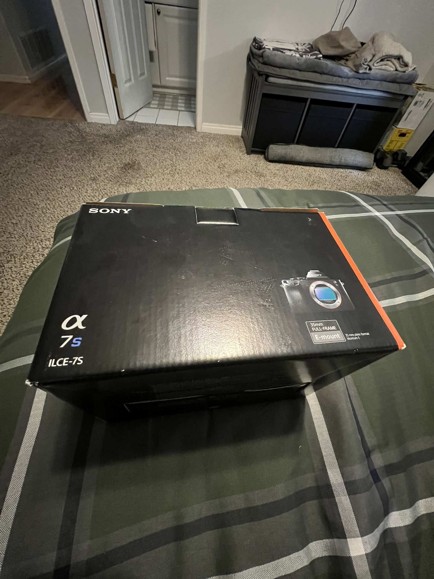 Sony a7S Mirrorless Camera w/lens