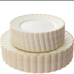 60 Pack Scalloped Plastic Plates with Gold Rim
