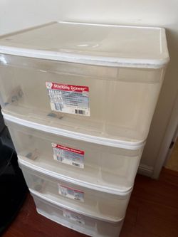 Plastic drawers x 4