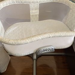 Halo Bassinet Swivel Sleeper 
