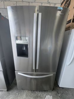 Refrigerator 
