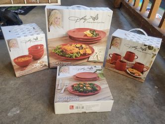 New Dolly Parton 16pc Dinner Set