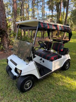 48 VOLT CLUB CAR GOLF CART! RUNS AND DRIVES GREAT!!