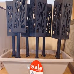 New Outdoor Solar Powered Bright Led Garden Walkway Light's.  $3 Each