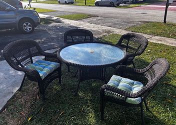 Vintage Wicker Rattan Patio Set With Cushions & Umbrella Holder
