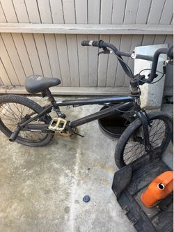Black bmx mongoose 20 inch