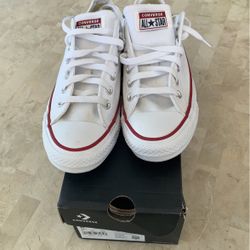 Converse Sz 5 Men  7 Women 