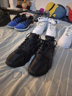 Nike Air Huarache All Black Sneakers
