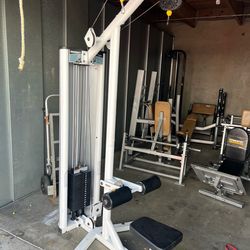 Paramount XL-1100 lat pulldown machine
