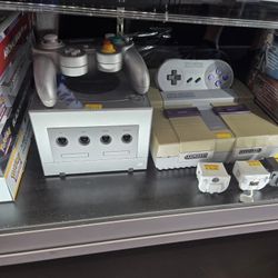 Nintendo Gamecube And Super Nintendo Console