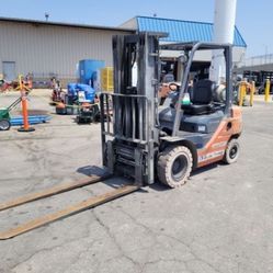 2017 Toyota 8FGU25 - 5K 5,000 # Pound Warehouse Forklift