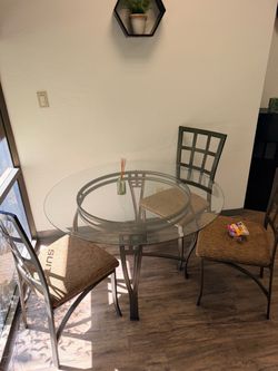 ASHLEY FURNITURE ROUND GLASS CLASSIC 70 inch ROUND TABLE