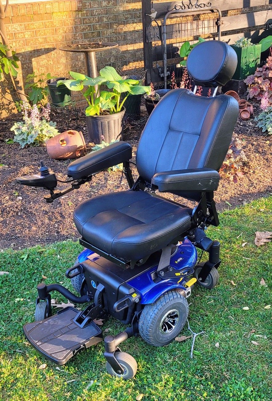 Quantum J6 Power Chair.