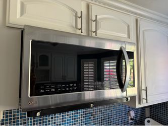 LG 2.2 cu.ft. Over-the-range microwave