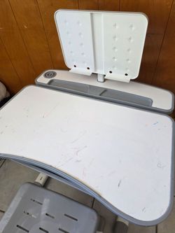 Kids desk adjustable
