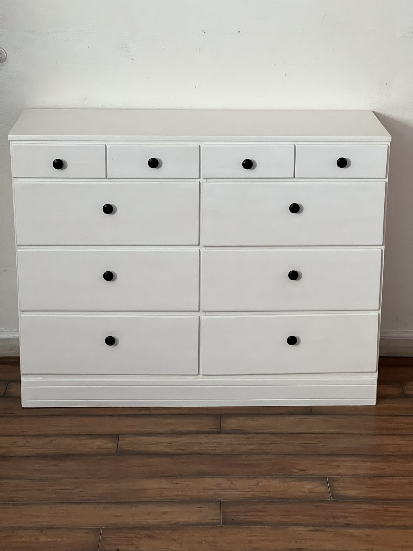 Living spaces white 10 Drawers  kids & adults