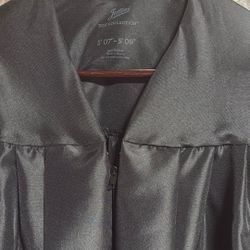 Unisex Black Cap &gown.  Size 5’6-5’9