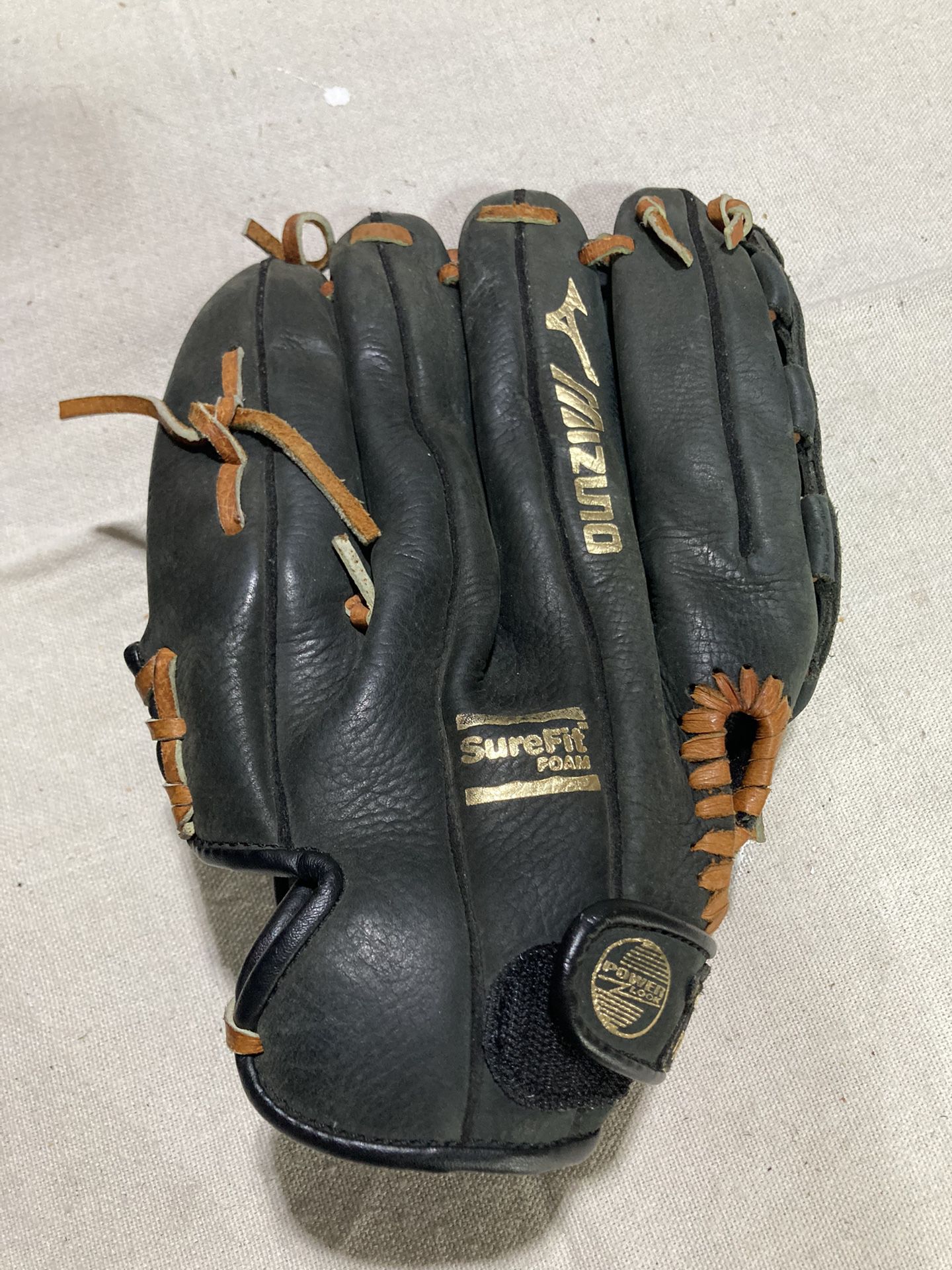 Mizuno And Rawlings Baseball Gloves