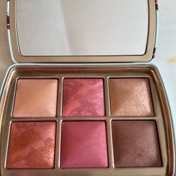 Brand New Hourglass Snake Pallet 