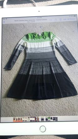 Beautiful dress. Suitable for fall and winter. Medium size