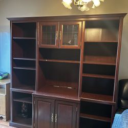 Entertainment Center, Hutch