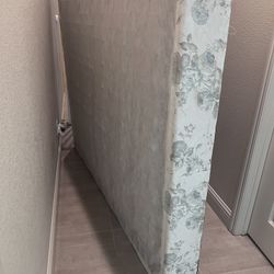 Queen Spring Box 