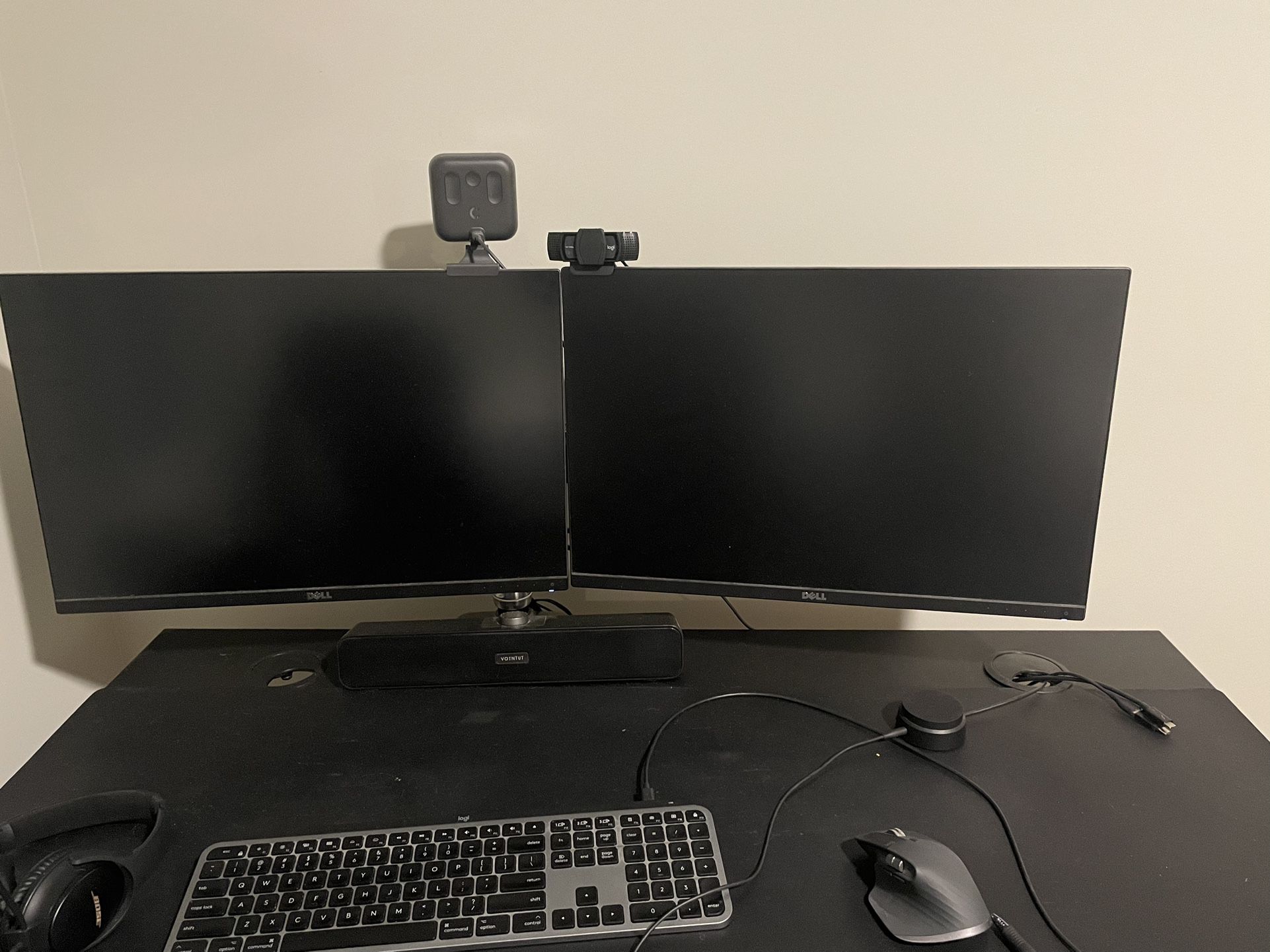 2 24" Dell HD monitors + dual monitor stand + dock