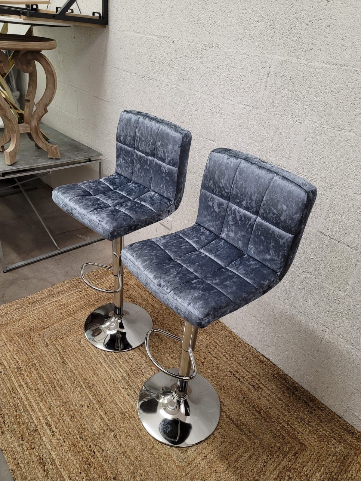 Set of two high adjustable chairs